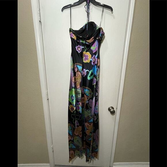 ISSUE‎ Silk Halter Paisley Maxi Dress - Picture 2 of 5